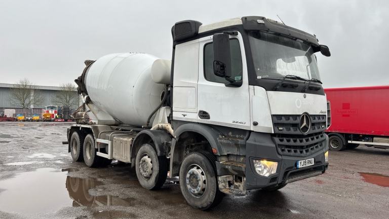 Mercedes-Benz Arocs 3240 8X4MIXER, SLEEPER , AUTO , DE BUF EQUIPMENT 