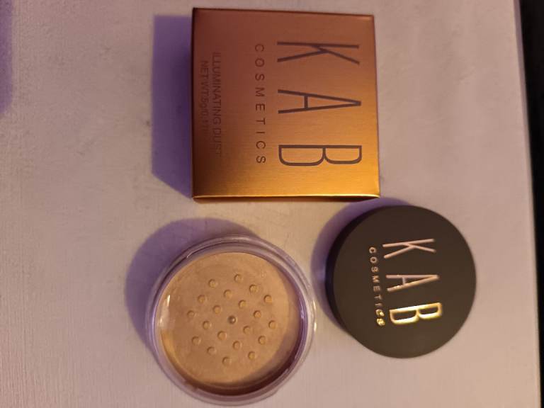 Illuminating shimmer dust 