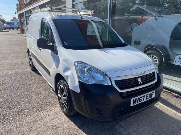 2017 Peugeot Partner 850 1.6 BlueHDi 100 Professional Van [non SS] PANEL VAN DIESEL Manual