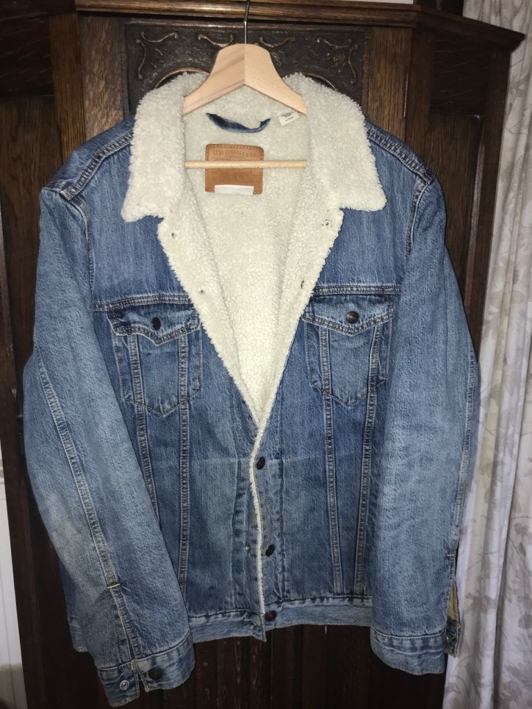 Mens XL Levi’s Sherpa lined Denim jacket 