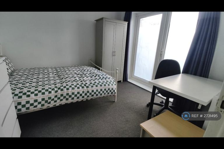 1 bedroom in Barnfield Rd, Crawley, RH10 (#2731495)