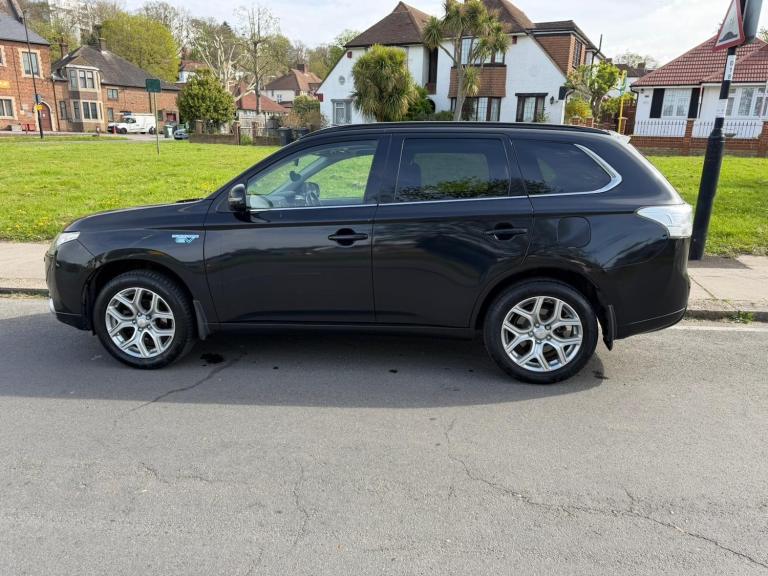2014 Mitsubishi Outlander 2.0h 12kWh GX4h CVT 4WD Euro 5 (s/s) 5dr ESTATE Petrol/Electric Hybrid ...