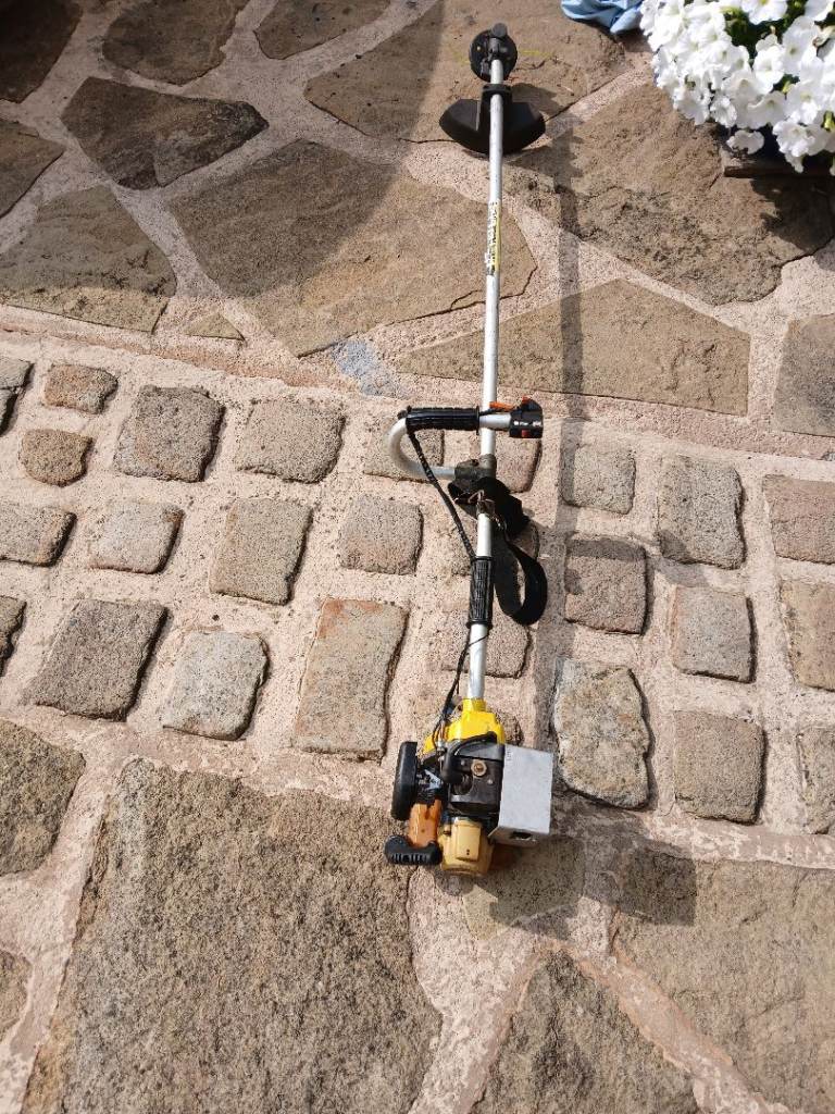 Mc Culloch 2 stroke strimmer