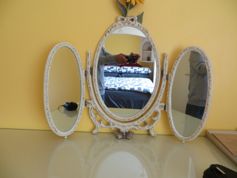 Beautiful French Louis Style Triple Panel Dressing Table Vanity Mirror. Excellent Condition
