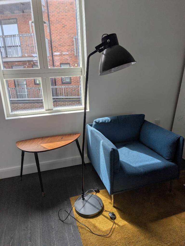  FLOOR LAMP - BLACK - EXCELLENT CONDITION!