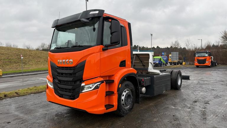 BRAND NEW UNREGISTERED IVECO S-WAY 400 CNG 18 TON CHASSIS CAB
