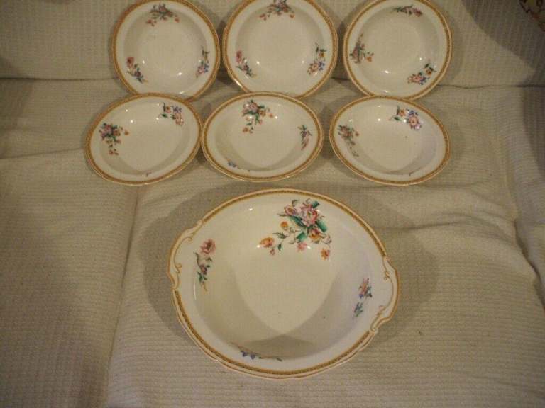 VINTAGE GRINDLEY SERVING BOWL AND 6 DISHES -CREAM/FLORAL PTTN. VGC