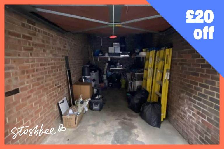 Garage to rent in London (E14) | Stashbee