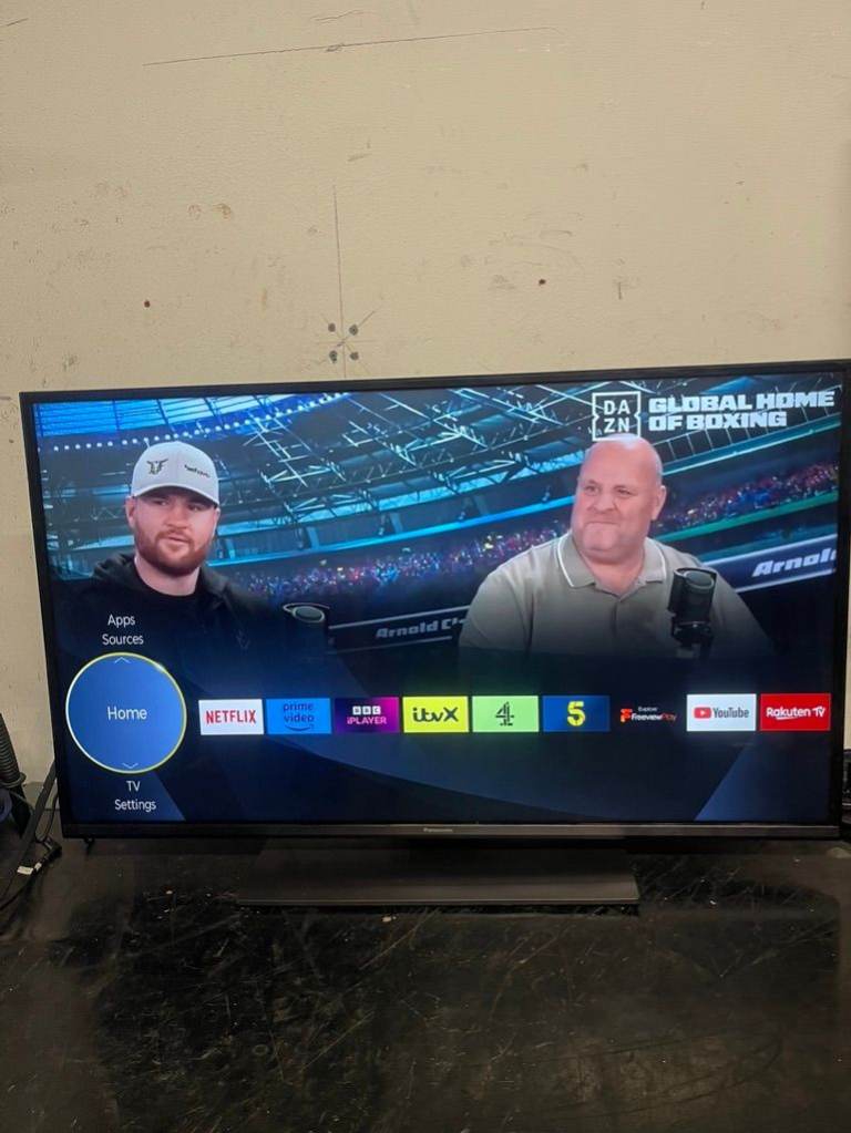 43" Panasonic LED SMART TV