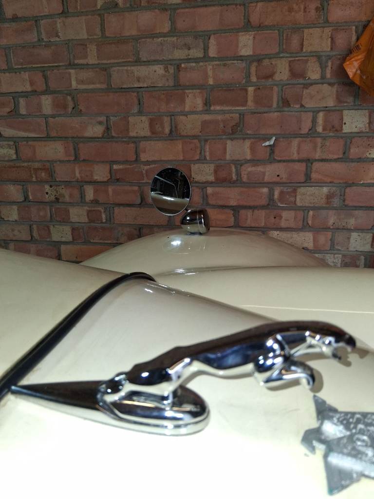 Leaping Cat Chrome Bonnet Mascot with Spring loaded safety mechanism +free keyring 