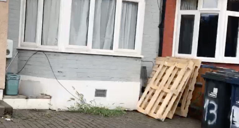 4 wooden pallets