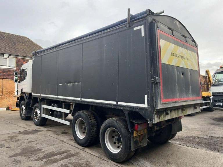 2013 SCANIA P400 8X4 TIPPER