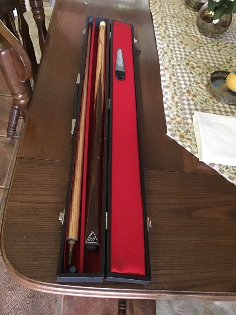 Snooker/pool cue, spare tip and tip file.