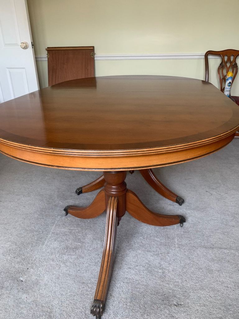 Dining table and 6 chairs