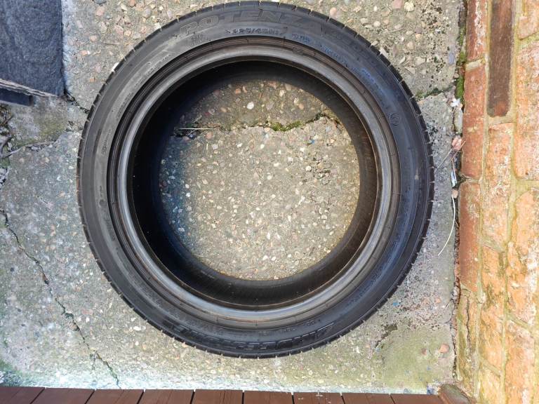 Car tyre Bridgestone Potenza 225/45/R17