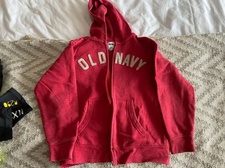 Boys 6-7year Old Navy Zip up red hoodie, good condition, can post, pet & smoke free