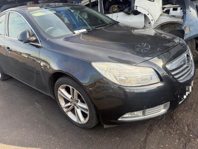 Breaking spare parts ford vauxhall insignia dark grey