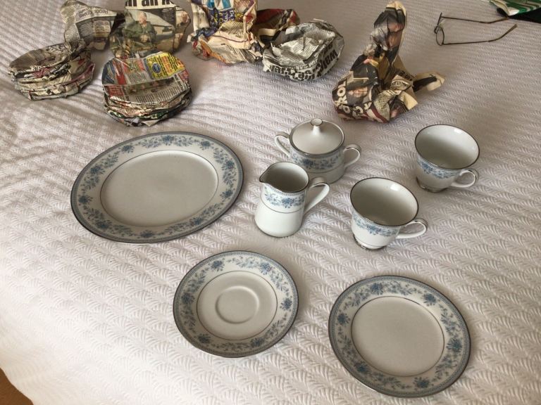 Noritake 27 piece tea set - Blue Hill - set no 2482 