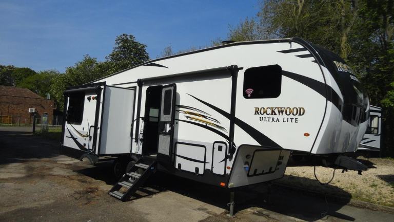 Rockwood Ultra Lite 5th Wheel Trailer