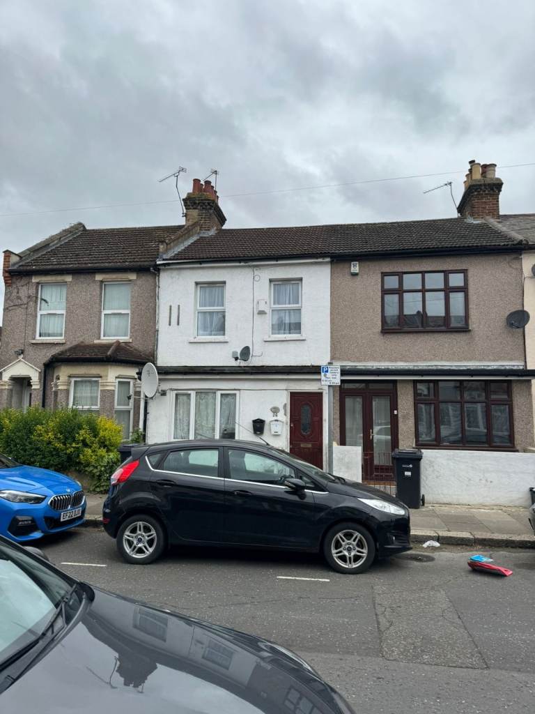 2 BED FLAT TO RENT IN IG1