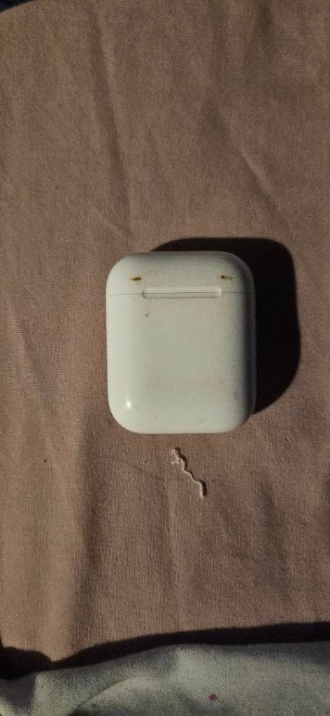 Apple AirPods 2nd Gen with Charging Case – Good Condition