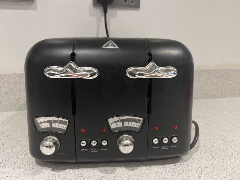 Delonghi  4 slice toaster