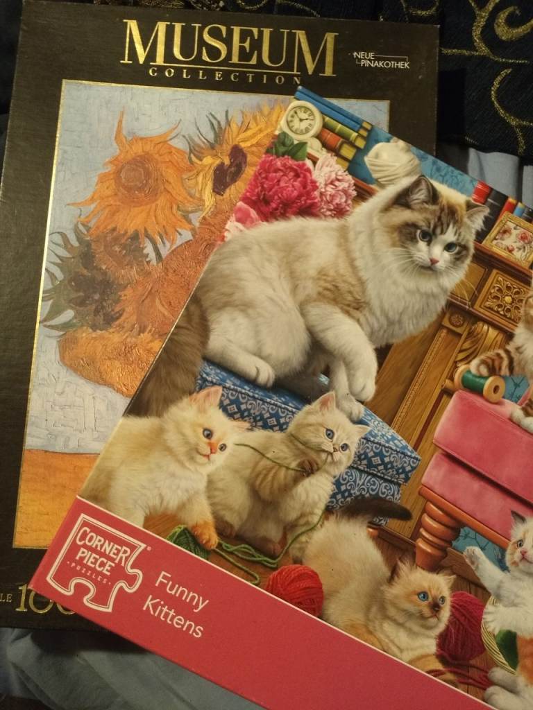 Two Jigsaw puzzles. 1000 pieces each. Funny kittens and Van goghs Clementoni
