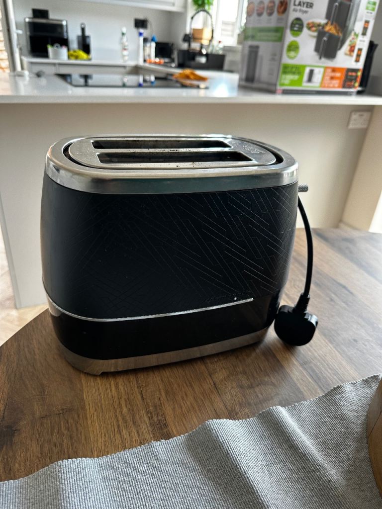 Cosmo 2-Slice Toaster – Black, Good Condition