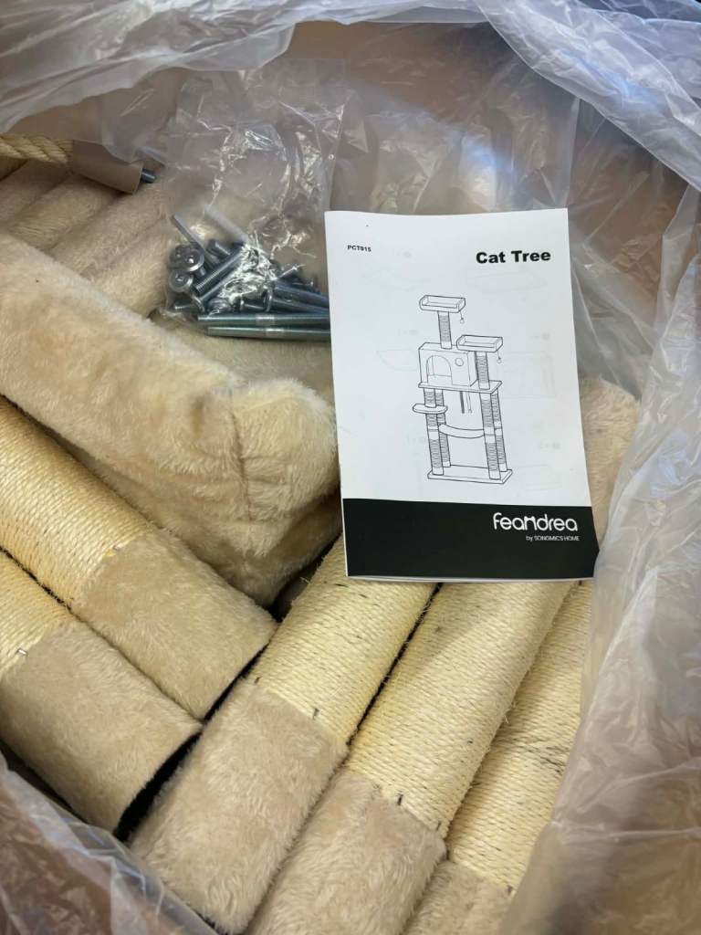 Feandrea cat scratching post 