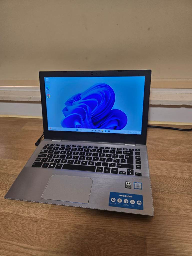Medion akoya laptop i5 8gb ram 128gb ssd 