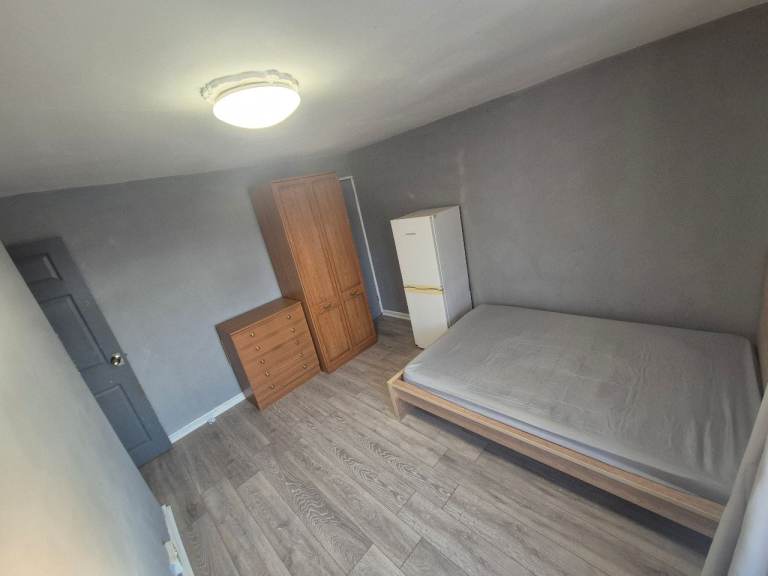 Double room in BASILDON SS15 £850 pm all bills included 