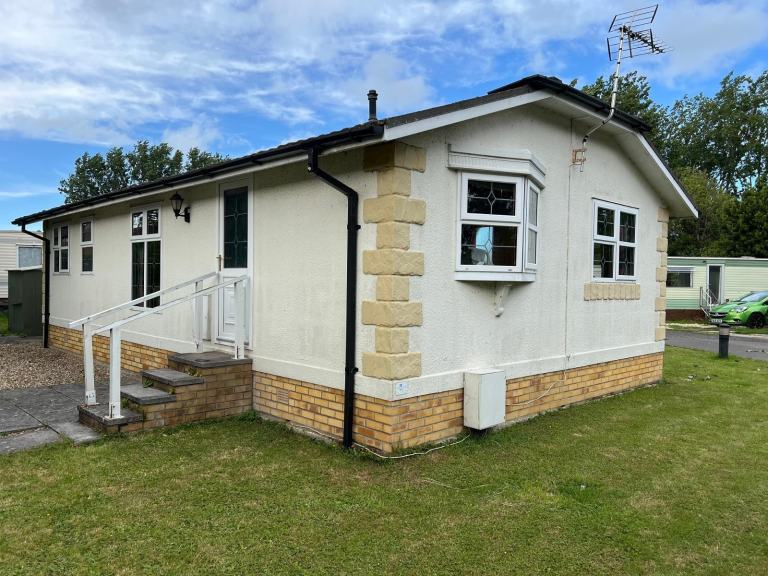 WESSEX/OMAR TUDOR LODGE - 2 BEDROOM & BATHROOM - 36x20 - 2007 