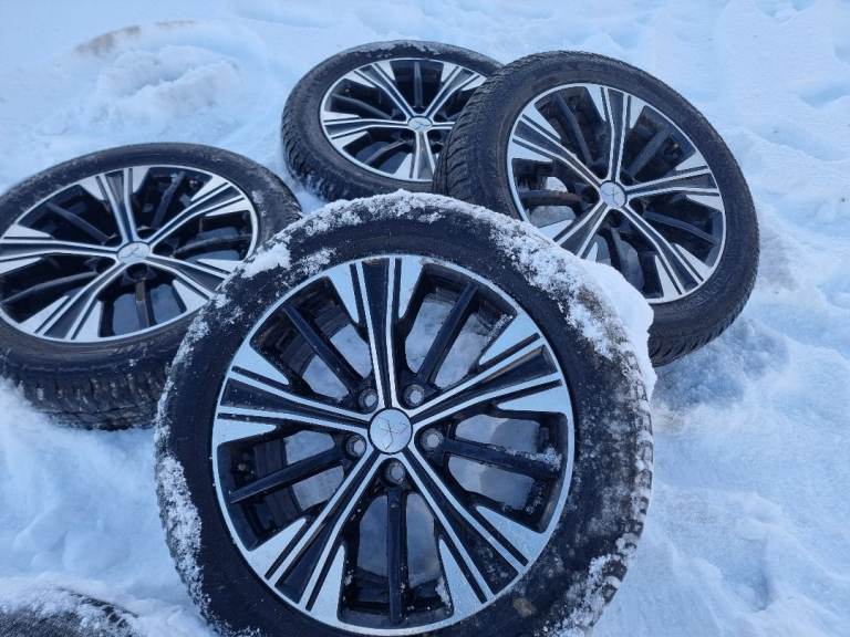 Mitsubishi alloy wheels and winter tyres x 4