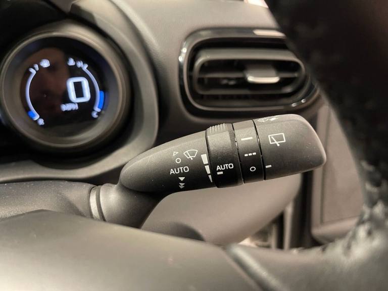 2022 Toyota Yaris 1.5 VVT-h Design Hatchback 5dr Petrol Hybrid E-CVT Euro 6 (s/s) (116 ps) Hatchb...