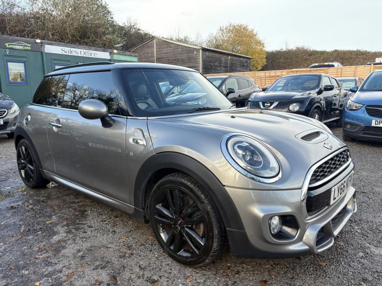 MINI HATCH 2.0 3-Door Hatch Cooper S Works 210 Edition 2017