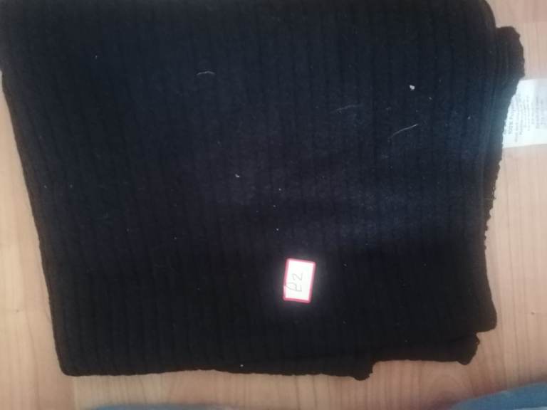 Black Knitted Throw & Snowflake Blue Zip-Around Blanket
