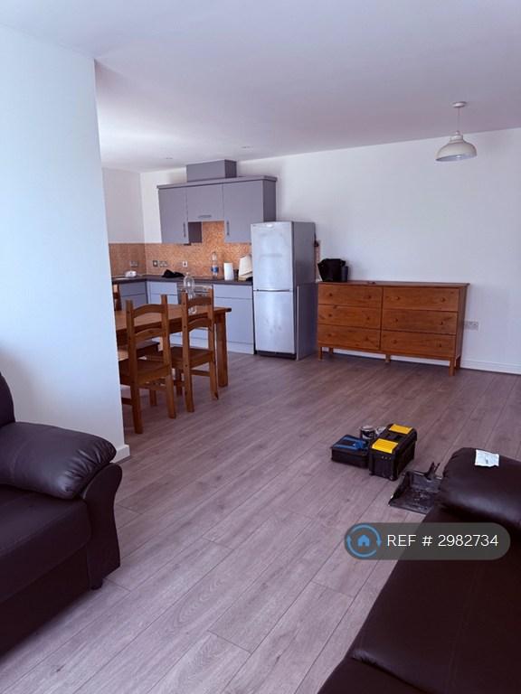 3 bedroom flat in Sugar Mill Square, Salford, M5 (3 bed) (#2982734)