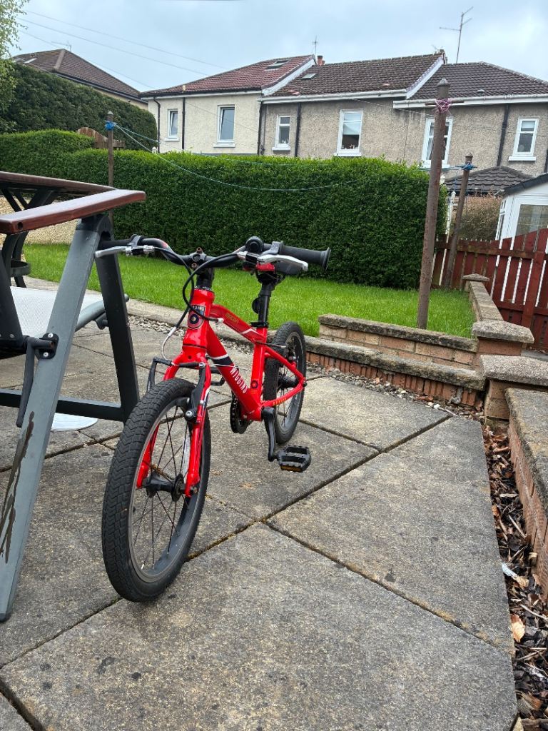 Wiggins Macon 16 inch wheels bike