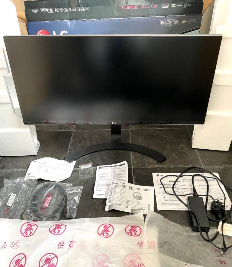LG 34UM88C 34” 21:9 UltraWide Monitor 