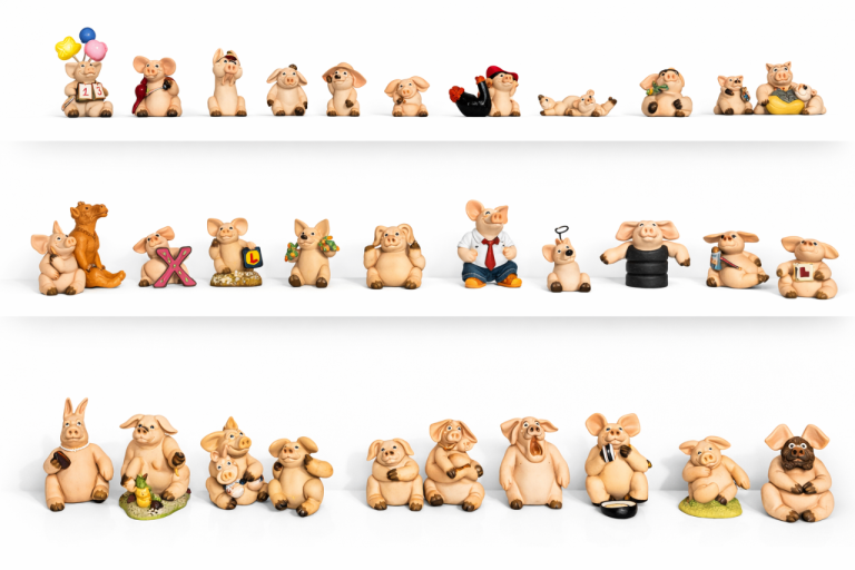 Collection of 71 Piggin Pigs