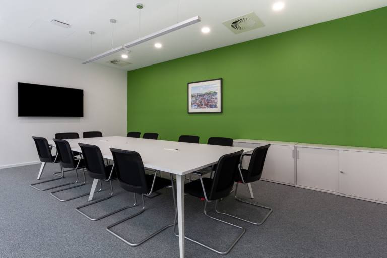 Guildford - GU2 8XG \ Flexible Workspace for Up to 10 Desks