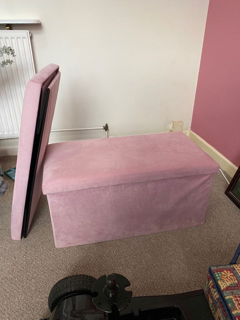 2 pink ottoman’s 