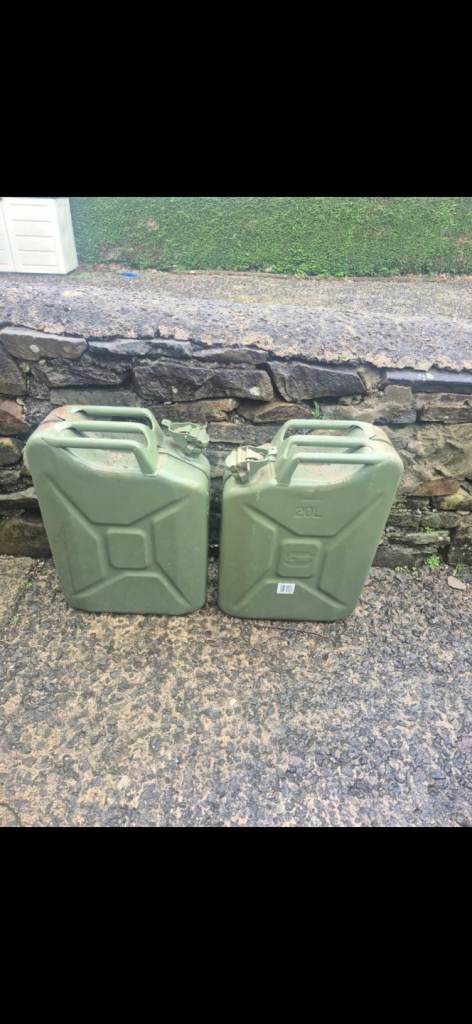 2 x petrol cans jerry cans