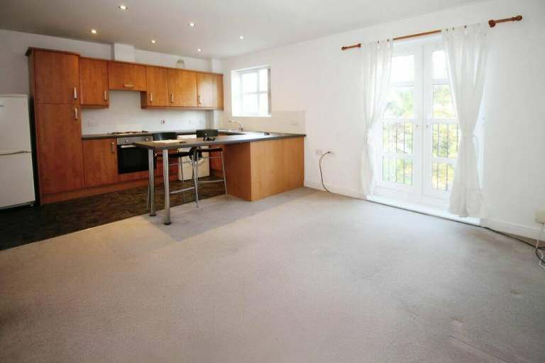 Spacious Modern 2 Bedroom Apartment with allocated Parking space | Available November