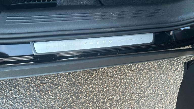  Volvo XC40 2.0 B4 MHEV Ultra Bright DCT Auto Euro 6 (s/s) 5dr Petrol/Electric Hybrid Automatic