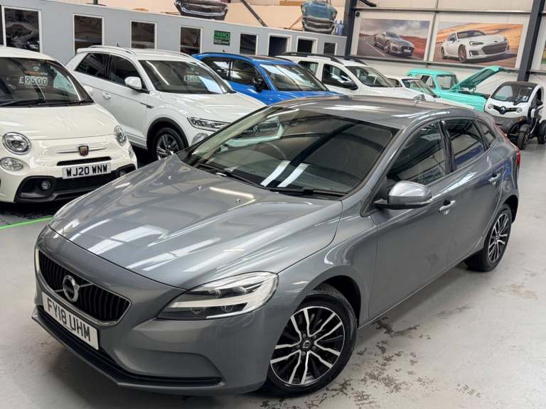 2018 Volvo V40 2.0 T2 Momentum Euro 6 (s/s) 5dr HATCHBACK Petrol Manual