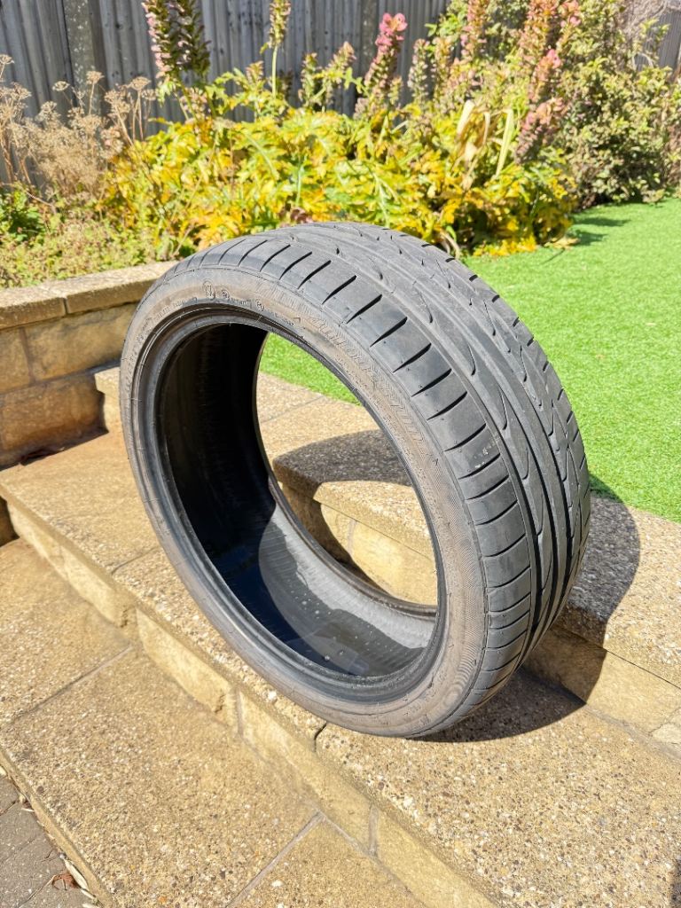 Bridgestone Potenza S001 225/40/R19 89Y tyre 