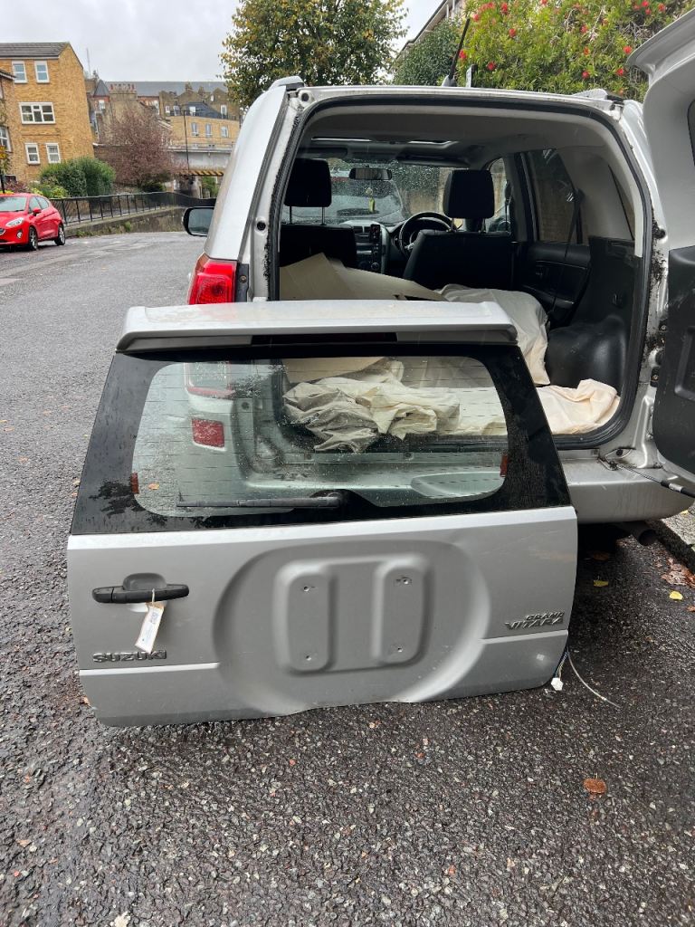 Suzuki Grand Vitara Back door