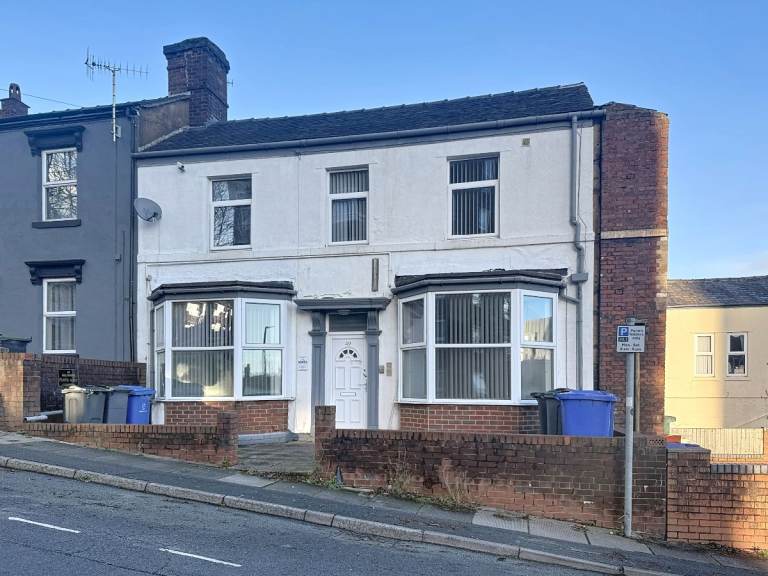 1 bedroom flat in Hill Street, Stoke-on-Trent, Staffordshire, ST4 1NS