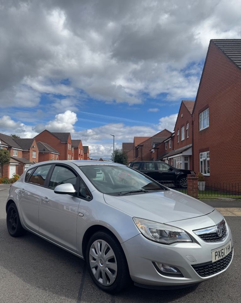 Vauxhall, ASTRA, Hatchback, 2011, Manual, 1686 (cc), 5 doors